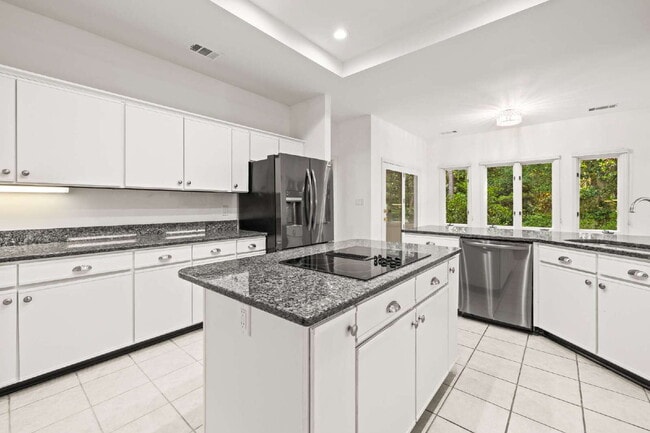 Building Photo - "Experience Southern Charm: Spacious 3-Bed, 3-Bath Home in The Landings"