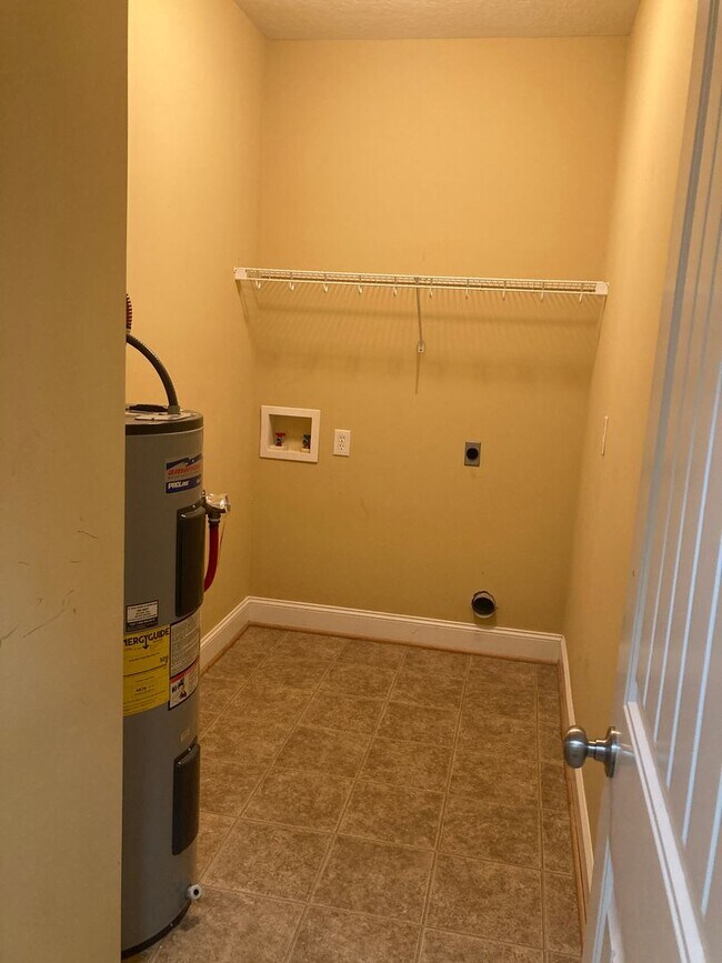 Building Photo - 33 Ashmaline Ln
