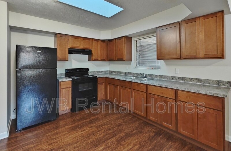 Building Photo - 5833 Jaguar Dr W