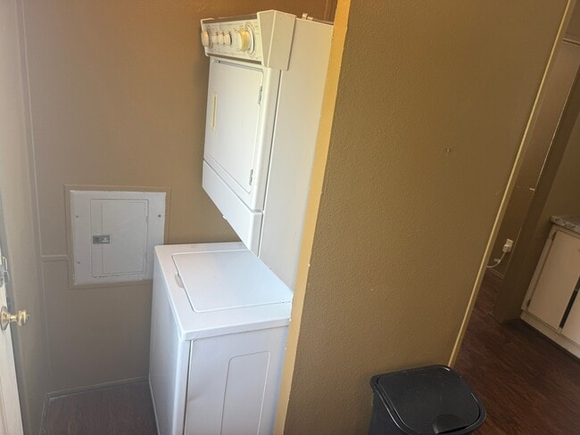 Building Photo - 428 15th St