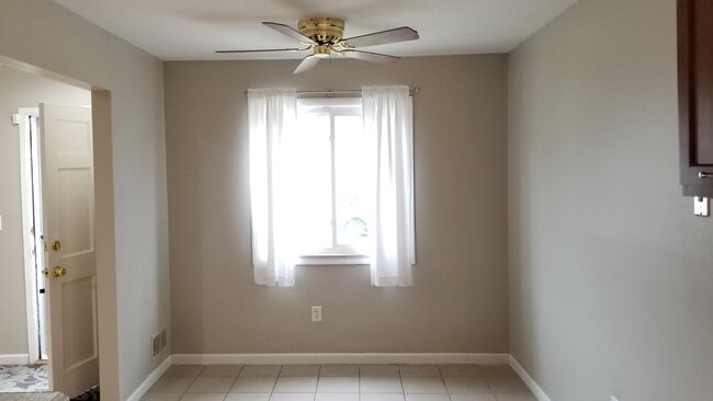 Building Photo - 100 W Harwood Ave