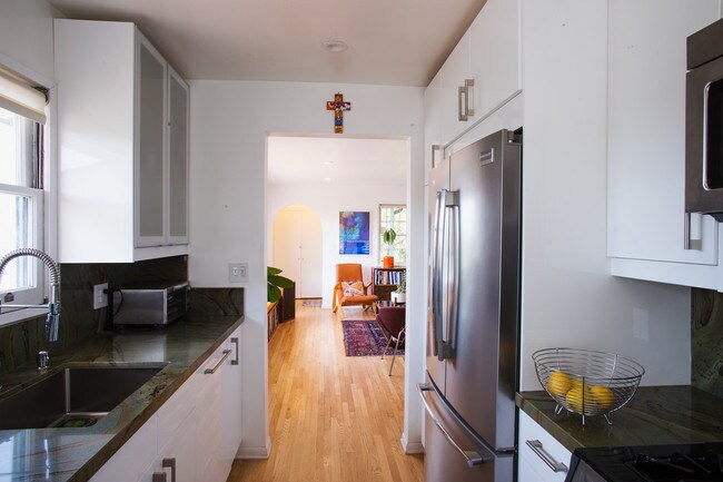 Building Photo - 725 Echo Park Terrace