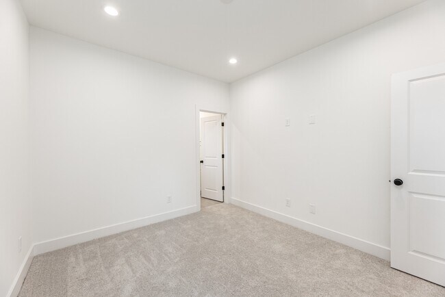Building Photo - 905 Quitman St