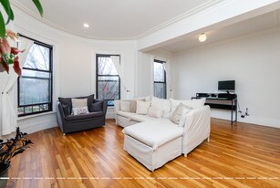 Building Photo - 209 W Newton St