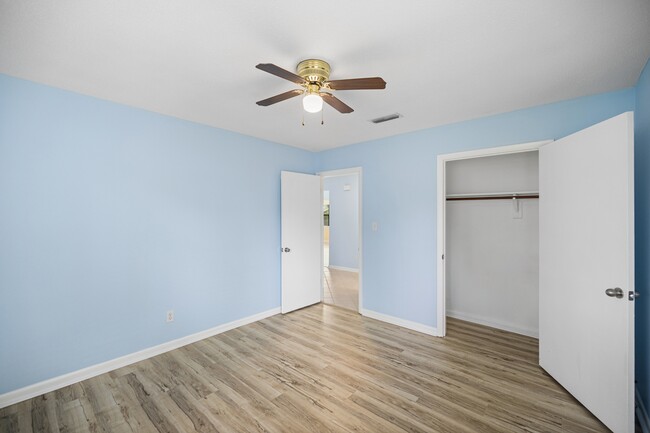 Building Photo - 349 Primrose Cir