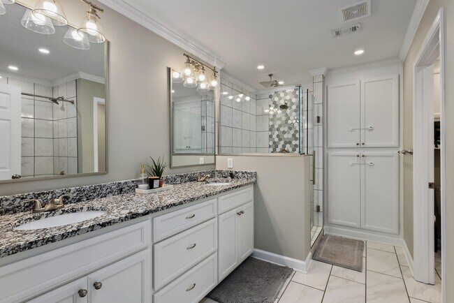 Building Photo - 112 Magnolia Cir