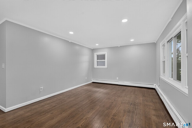 Building Photo - 41 Admiral St