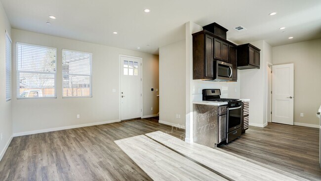 Building Photo - 542 Trisha Ln
