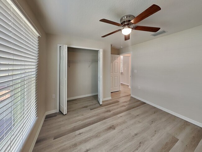 Building Photo - 27 Pine Cir