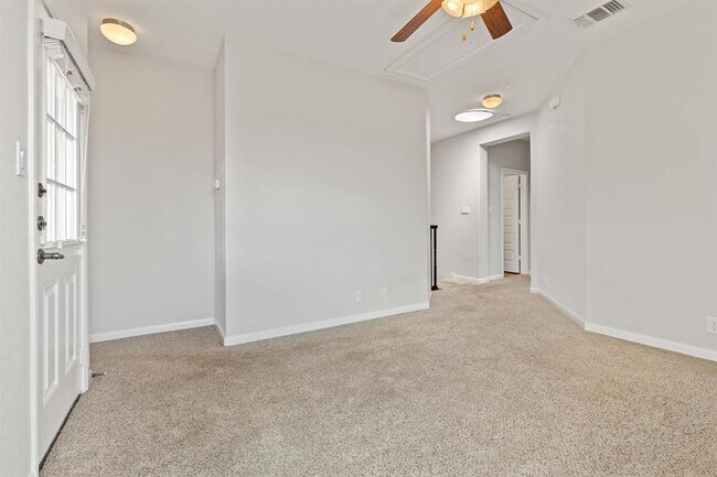 Building Photo - 506 Hummingbird Ln