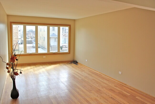 Building Photo - 7870 W Cahill Terrace