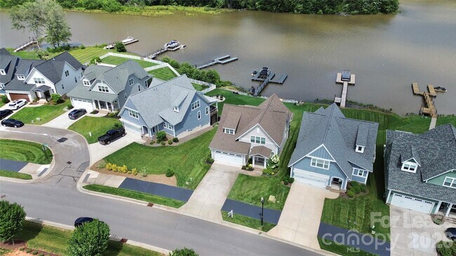 Building Photo - 136 Preston Rd