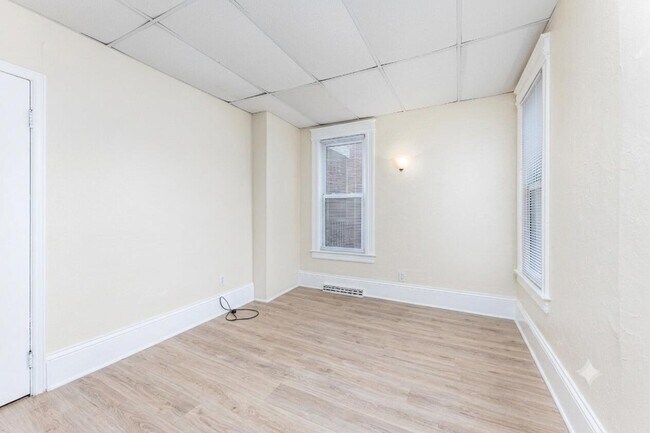 Building Photo - 405 Starkweather St