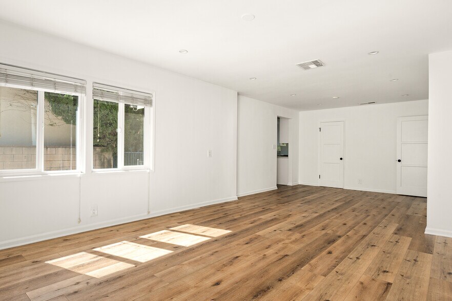 Building Photo - 5840 Allott Ave