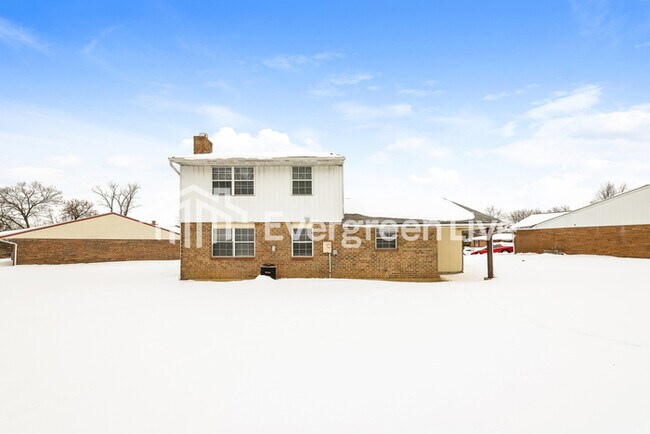 Building Photo - 8810 Foxgate Ct