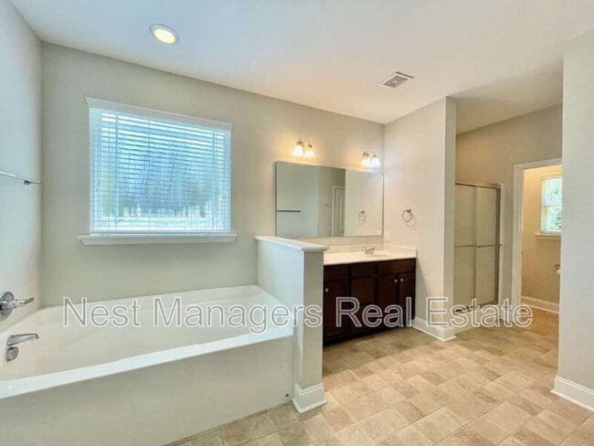Building Photo - 208 Ladden Ln