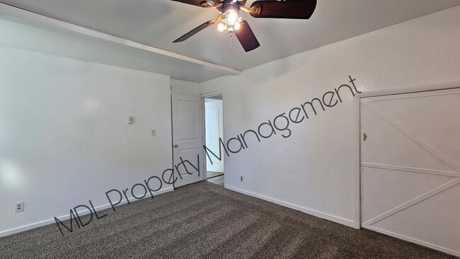 Building Photo - Beautiful 3 bed 1.5 bath home with Pole Ba...