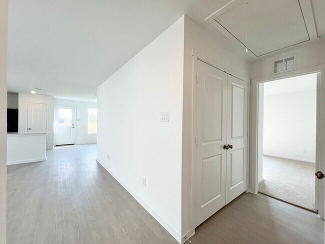 Building Photo - New Build in the Lovely Rosemary Ridge Subdivision