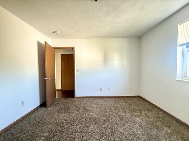 Building Photo - 81 Hillside Ln