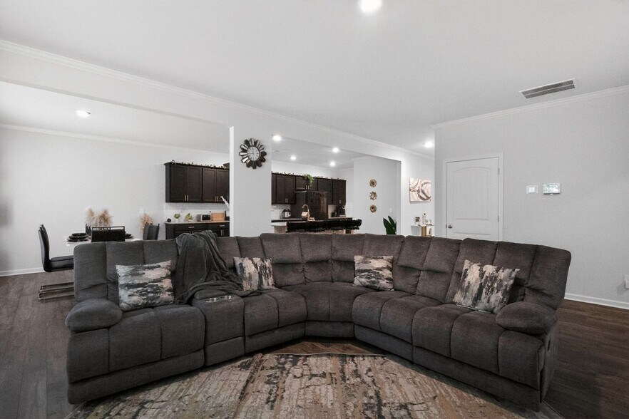 Building Photo - 4842 Layton Dr