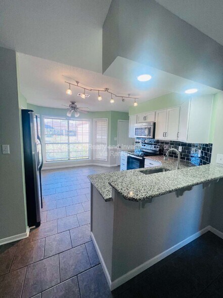 Building Photo - 2220 Kerra Ln