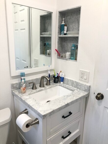 Building Photo - 612 Alta Vista Dr