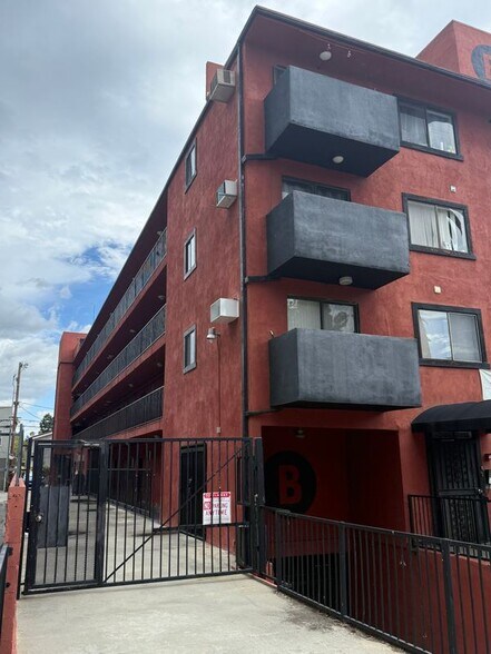 Building Photo - 1816 N Gramercy Pl