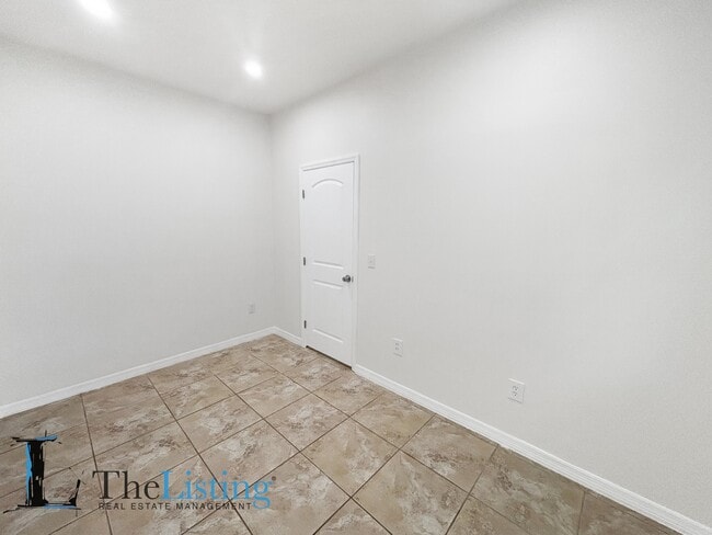 Building Photo - 11174 Savannah Landing Cir