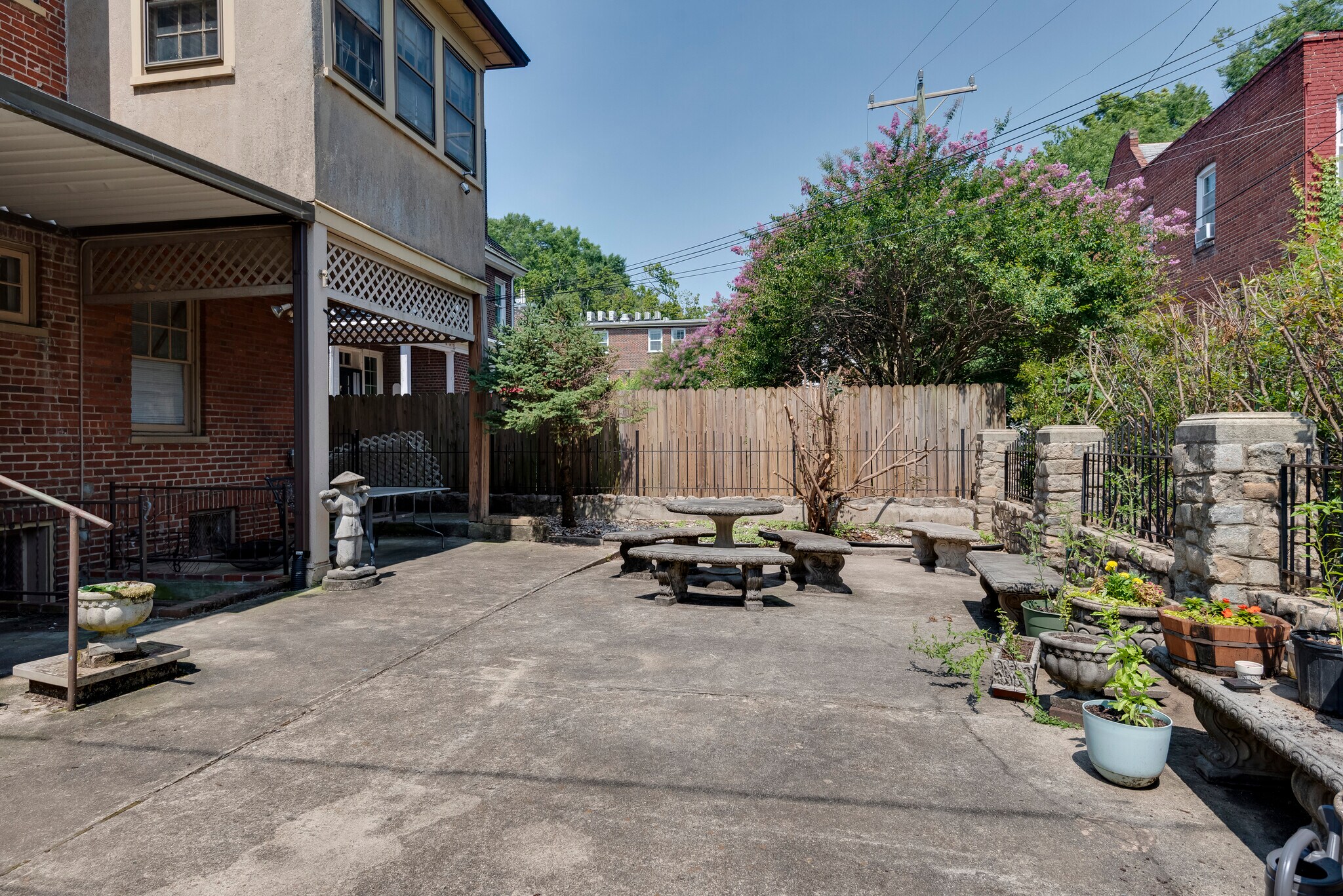 Building Photo - 2622 Idlewood Ave