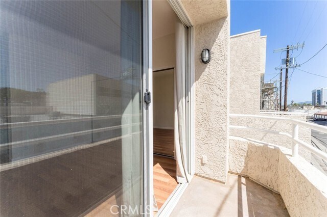 Building Photo - 14948 Moorpark St