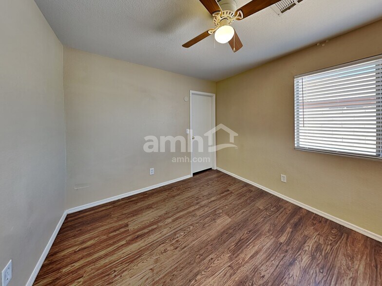 Building Photo - 2715 N 90th Ave