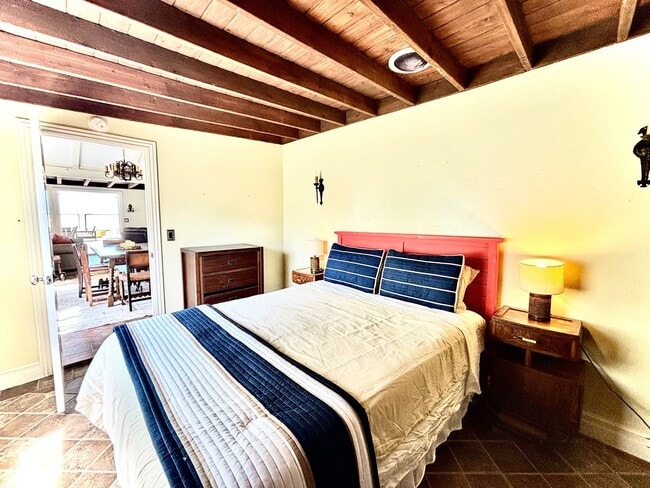 Building Photo - 1205O | Spanish Beach Bungalow Retreat | M...