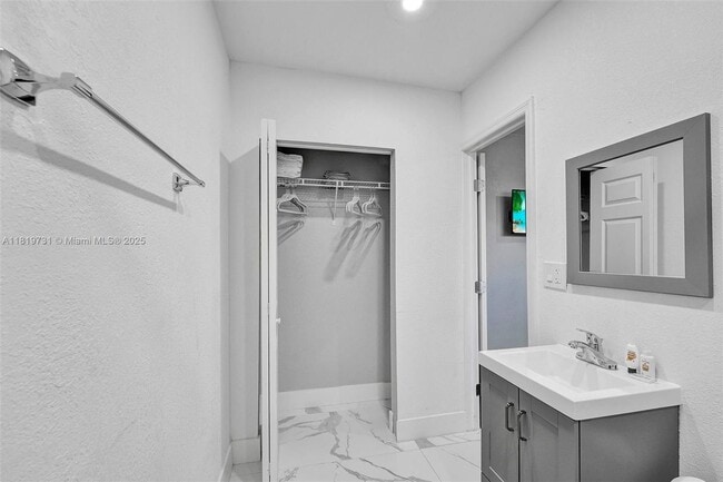 Building Photo - 1324 NE 151st St