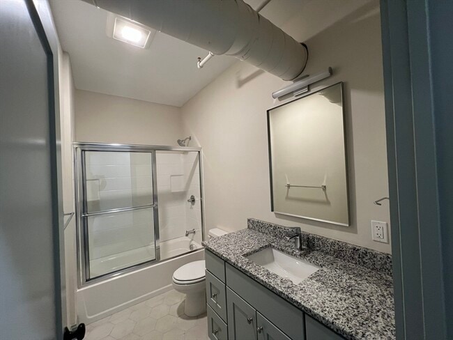 Building Photo - 160 Seabury St