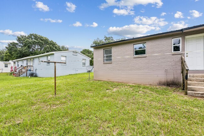 Building Photo - 3 Ellinor Ct