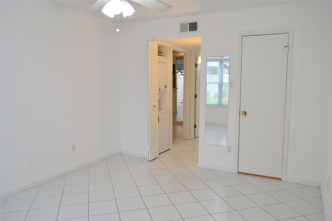 Building Photo - 845 Augusta Dr