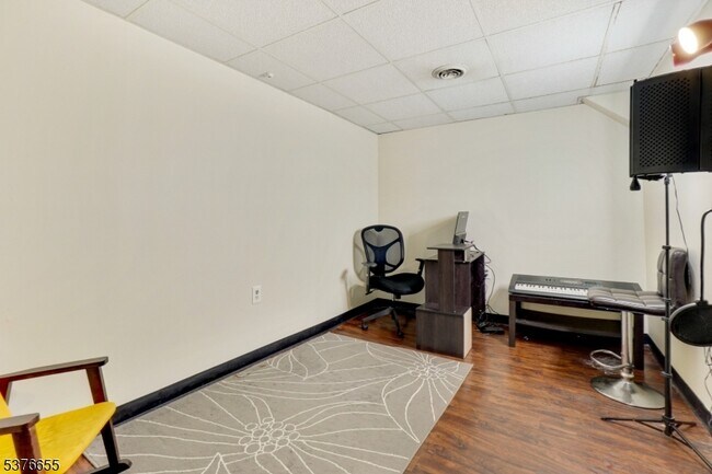 Building Photo - 121 Marion Dr