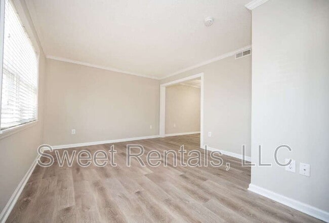 Building Photo - 415 Parkdale Dr