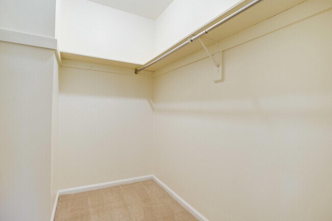 Building Photo - 1646 Montmorency Dr