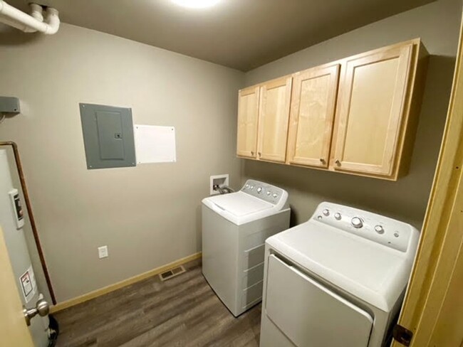 Building Photo - 2 & 3 Bedroom Units Available Now!