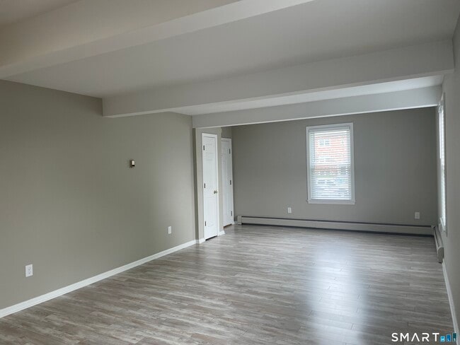 Building Photo - 7 Terrace Pl