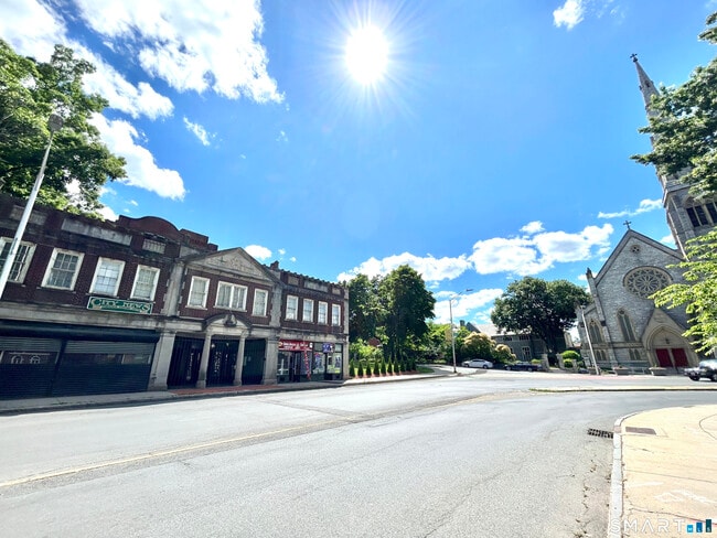 Building Photo - 135 W Main St