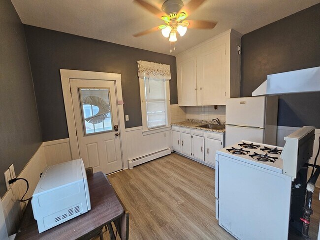 Building Photo - 549 Westford St