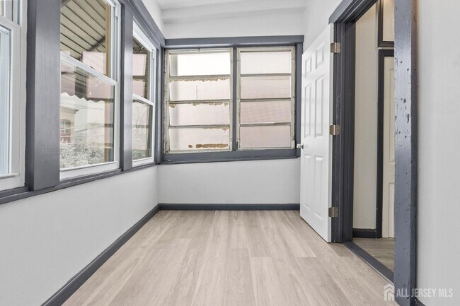 Building Photo - 211 N 13th St