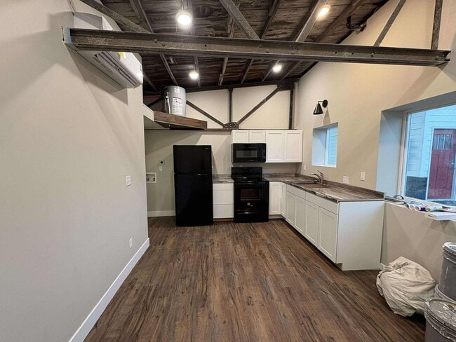 Building Photo - Cute studio