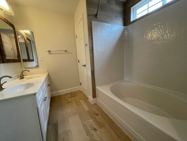Building Photo - 11915 Royal Castle Ct