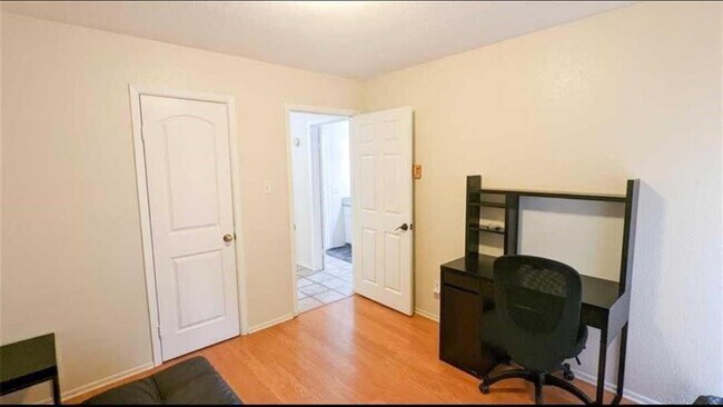 Building Photo - 15534 Zabolio Dr