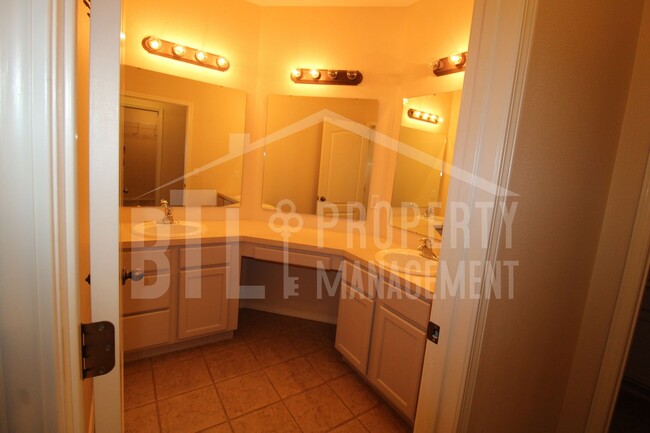 Building Photo - 175 Mesquite Dr