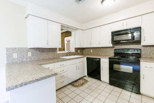 Building Photo - 3406 65th Dr