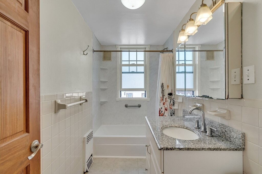 Building Photo - 130 Sutherland Rd